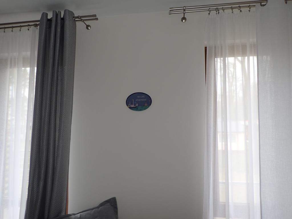 Sea Life Apartment Rewal Bagian luar foto